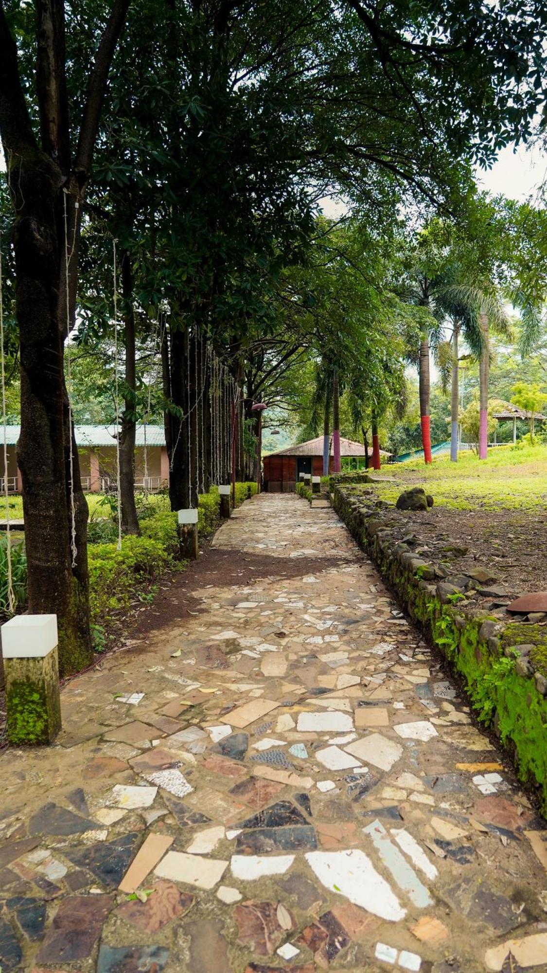 Whispering Peepul Resort Badlapur Ngoại thất bức ảnh